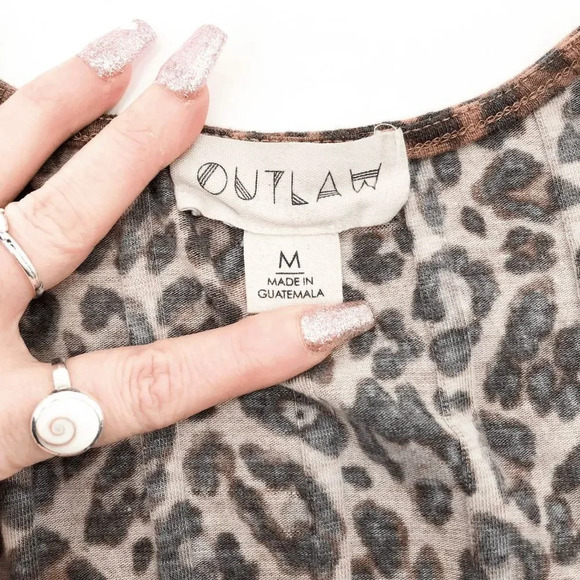 Outlaw Women's Brown Lettuce Hem Pleated Crop Top Size M - Picture 3 of 3